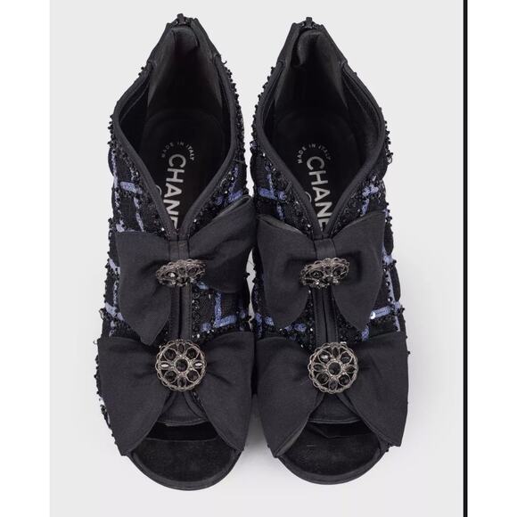 Chanel 09P Black Sequin Heels, Size 40 - Picture 2 of 7